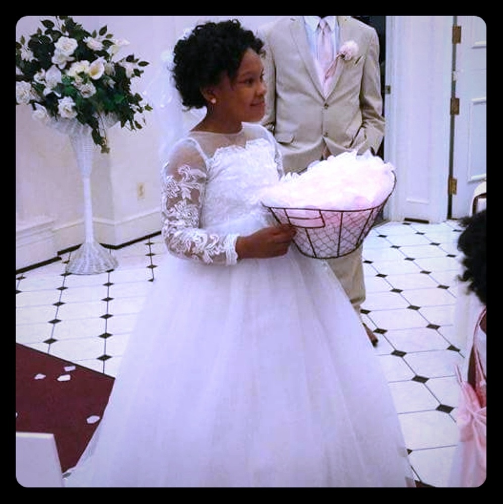 Flower Girl Dress. (Only been worn once)